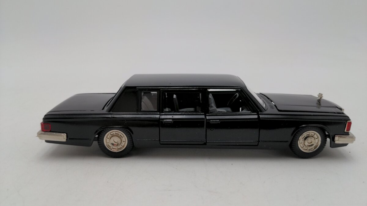 1:43 Scale Black Limousine Die-Cast Metal Car Opening Doors, Trunk and Hood EX/Box