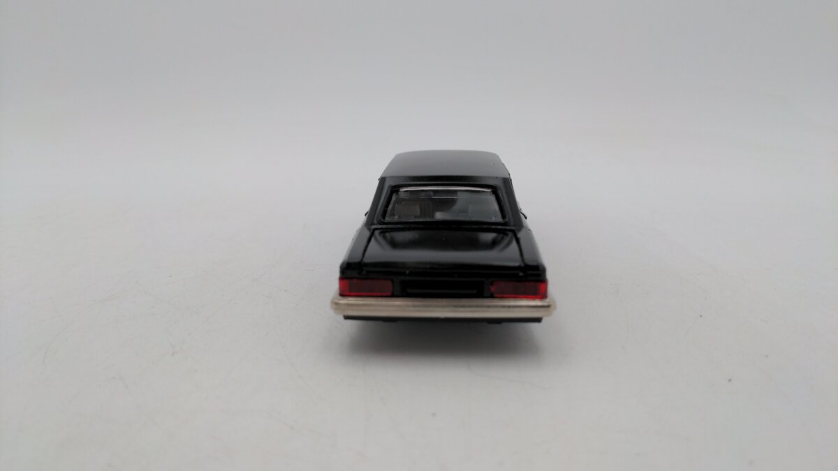1:43 Scale Black Limousine Die-Cast Metal Car Opening Doors, Trunk and Hood EX/Box