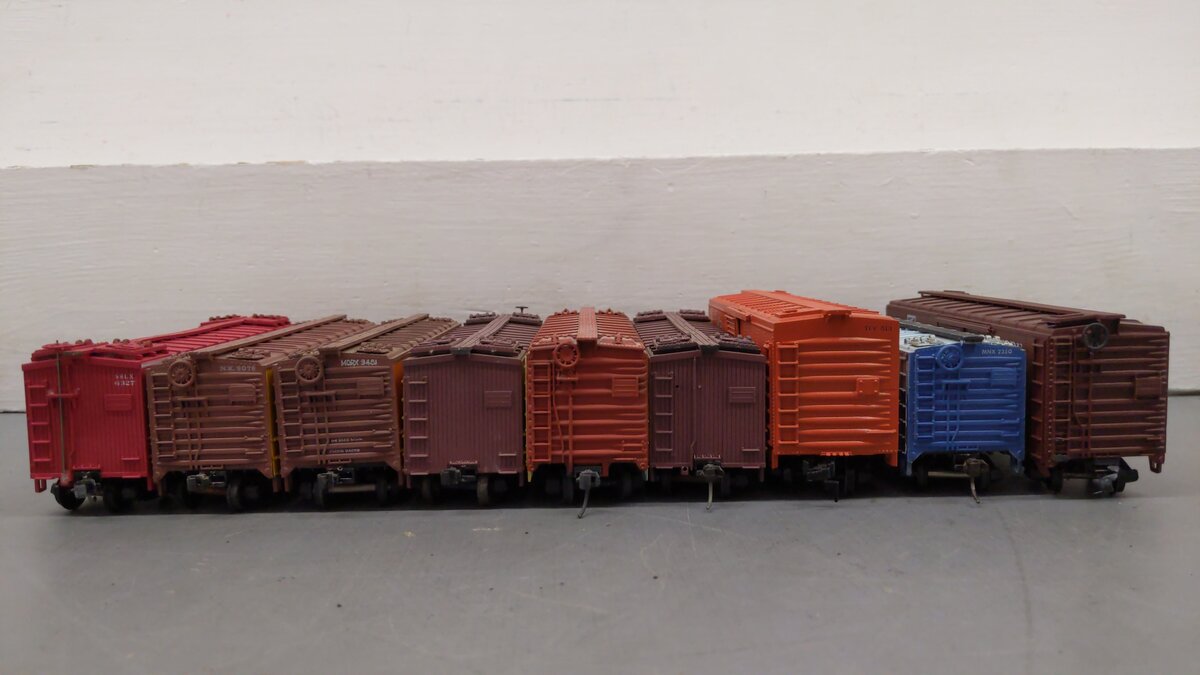 Life Like & Other HO Scale CUSTOM Assorted Freight Cars: 410, 18263, 9481 [9]