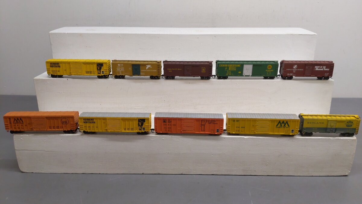 Life Like HO Scale Assorted CUSTOM Freight Cars: 7739, 1979, 7354, 132 [10]