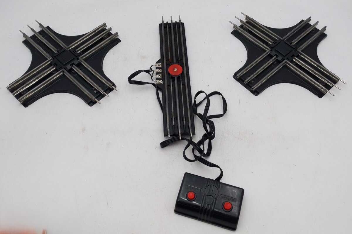 Lionel O Gauge Assorted Crossings and Remote Control Track Piece [3] VG/Box