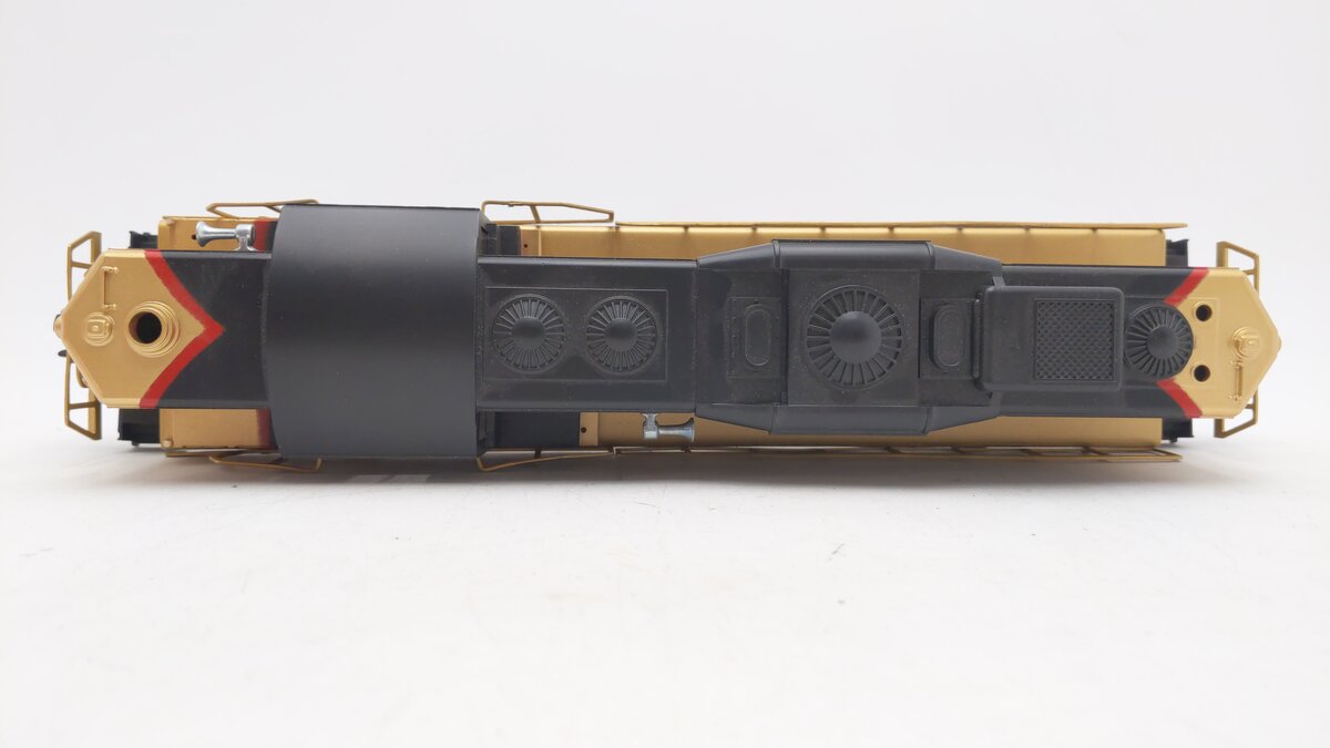 Lionel 6-8668 O Gauge Northern Pacific GP-9 Non-Powered Diesel Locomotive EX/Box