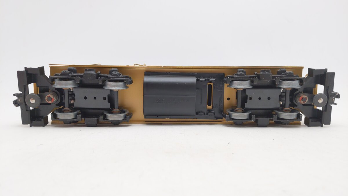 Lionel 6-8668 O Gauge Northern Pacific GP-9 Non-Powered Diesel Locomotive EX/Box
