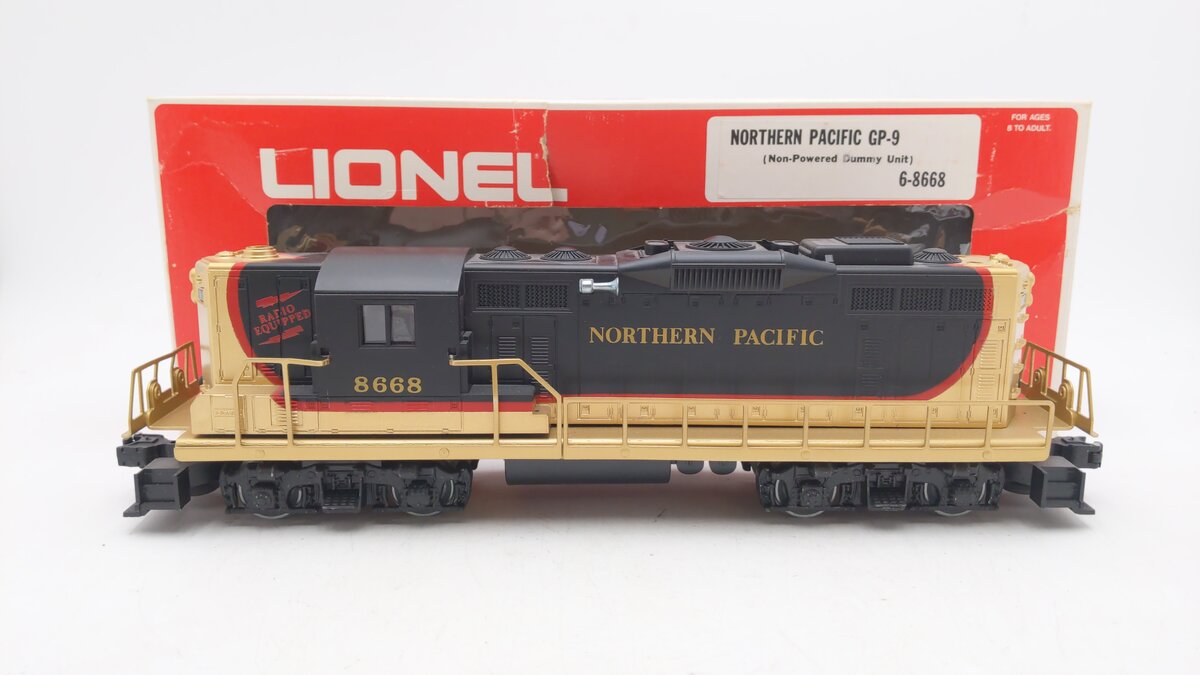 Lionel 6-8668 O Gauge Northern Pacific GP-9 Non-Powered Diesel Locomotive EX/Box