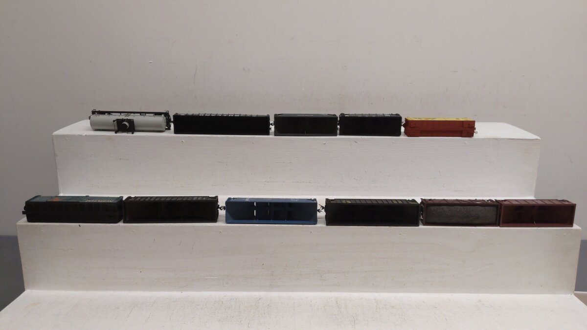 HO Scale CUSTOM Assorted Freight Cars: 2452, 80483, 478, 5589, 1021, 31206 [11]