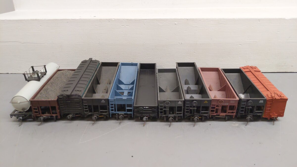 HO Scale CUSTOM Assorted Freight Cars: 2452, 80483, 478, 5589, 1021, 31206 [11]