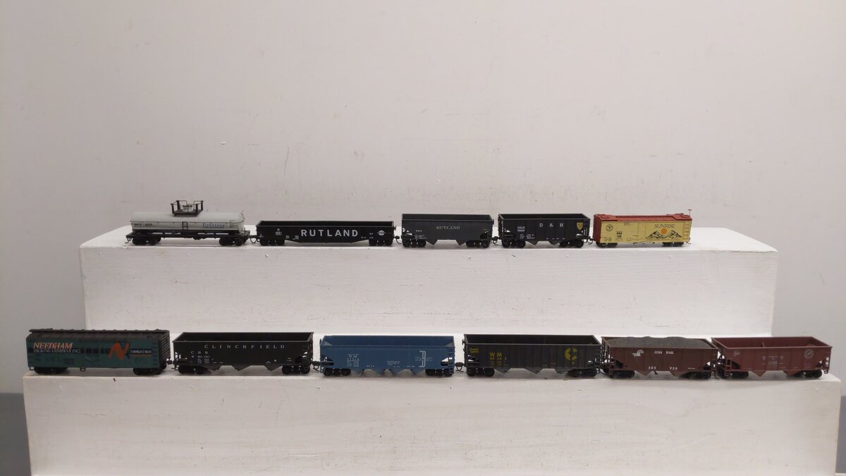 HO Scale CUSTOM Assorted Freight Cars: 2452, 80483, 478, 5589, 1021, 31206 [11]