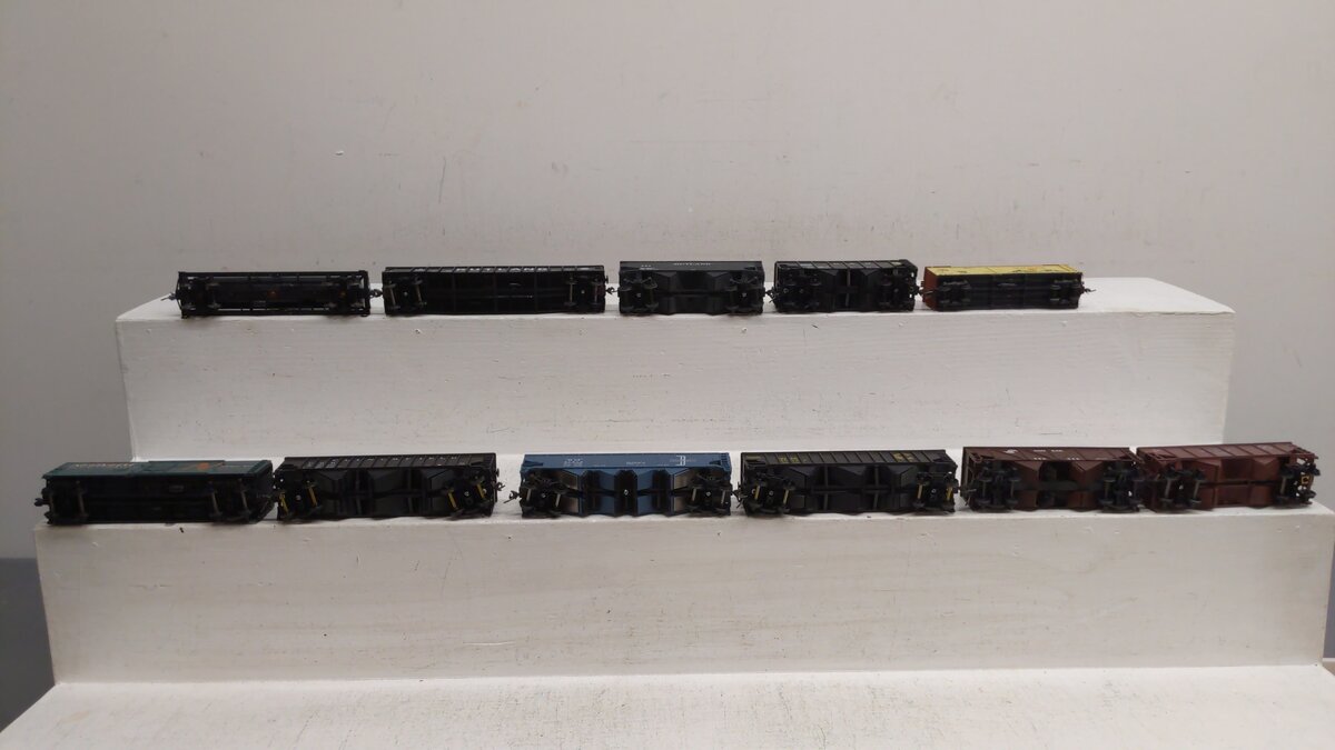 HO Scale CUSTOM Assorted Freight Cars: 2452, 80483, 478, 5589, 1021, 31206 [11]