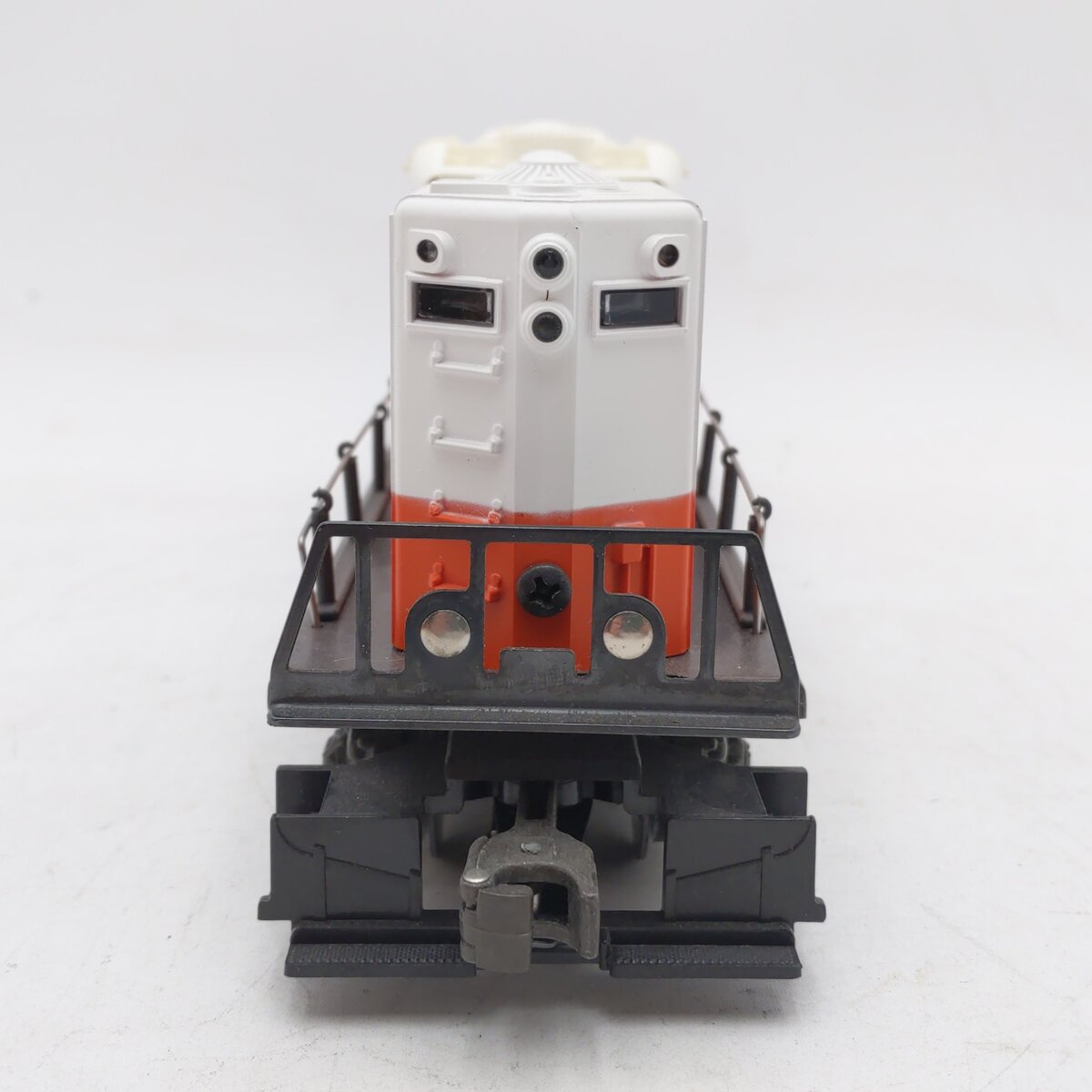 Lionel 6-8254 O Gauge Illinois Central GP-9 Dummy Diesel Locomotive EX/Box