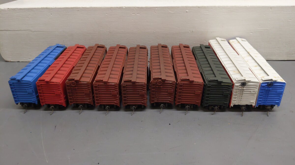 HO Scale Assorted CUSTOM Freight Cars: 19797, 20230, 591974, 156, 76481 [10] VG