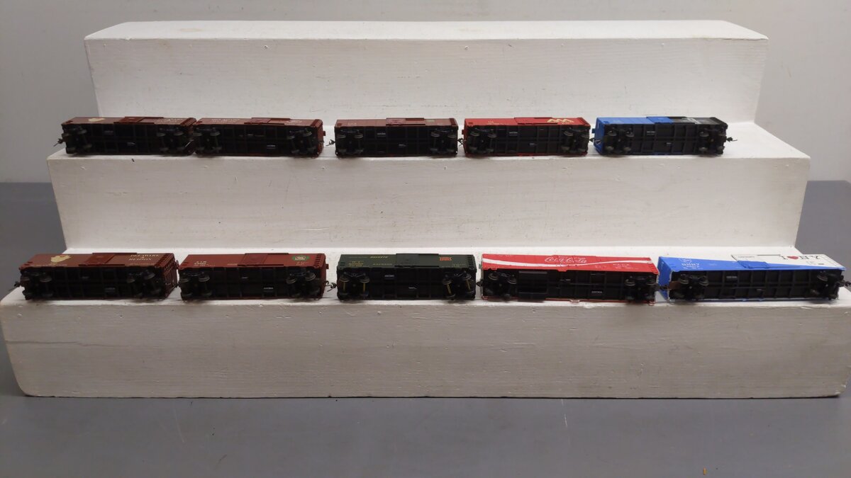 HO Scale Assorted CUSTOM Freight Cars: 19797, 20230, 591974, 156, 76481 [10] VG