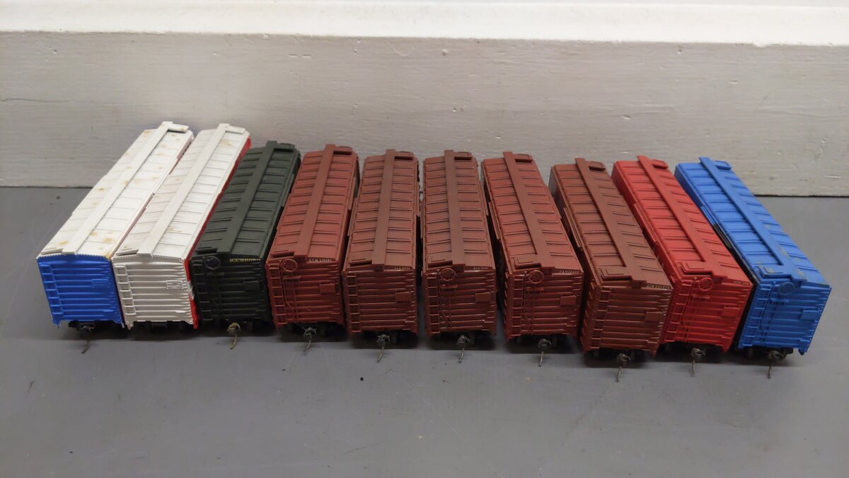 HO Scale Assorted CUSTOM Freight Cars: 19797, 20230, 591974, 156, 76481 [10] VG