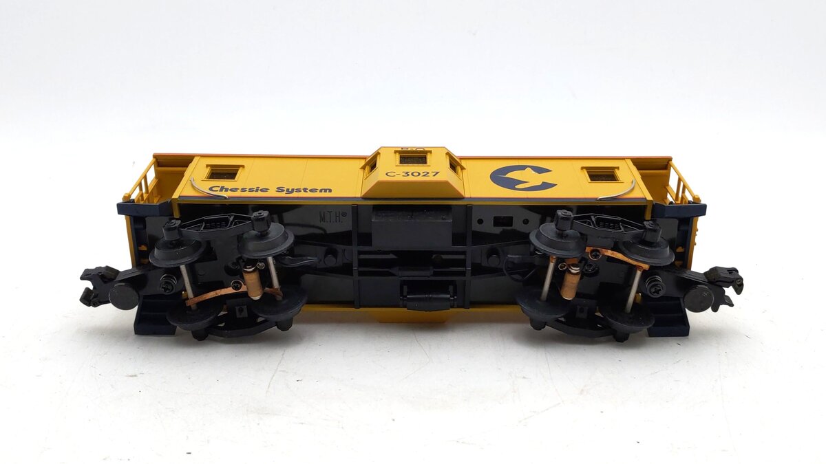 MTH 30-7713 O Gauge Chessie Bay Window Caboose #3027 LN