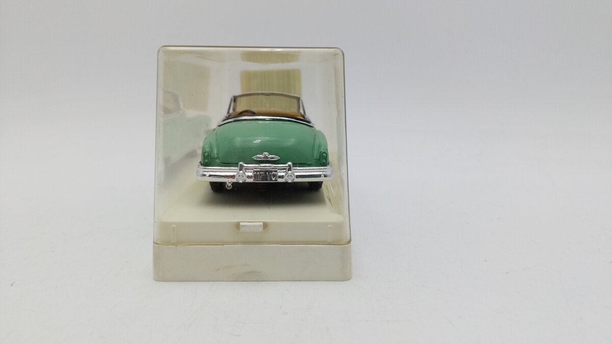 Solido 04511 1:43 Scale Age D'Or Mint Green 1950 Buick Super Cabriolet Die Cast EX/Box