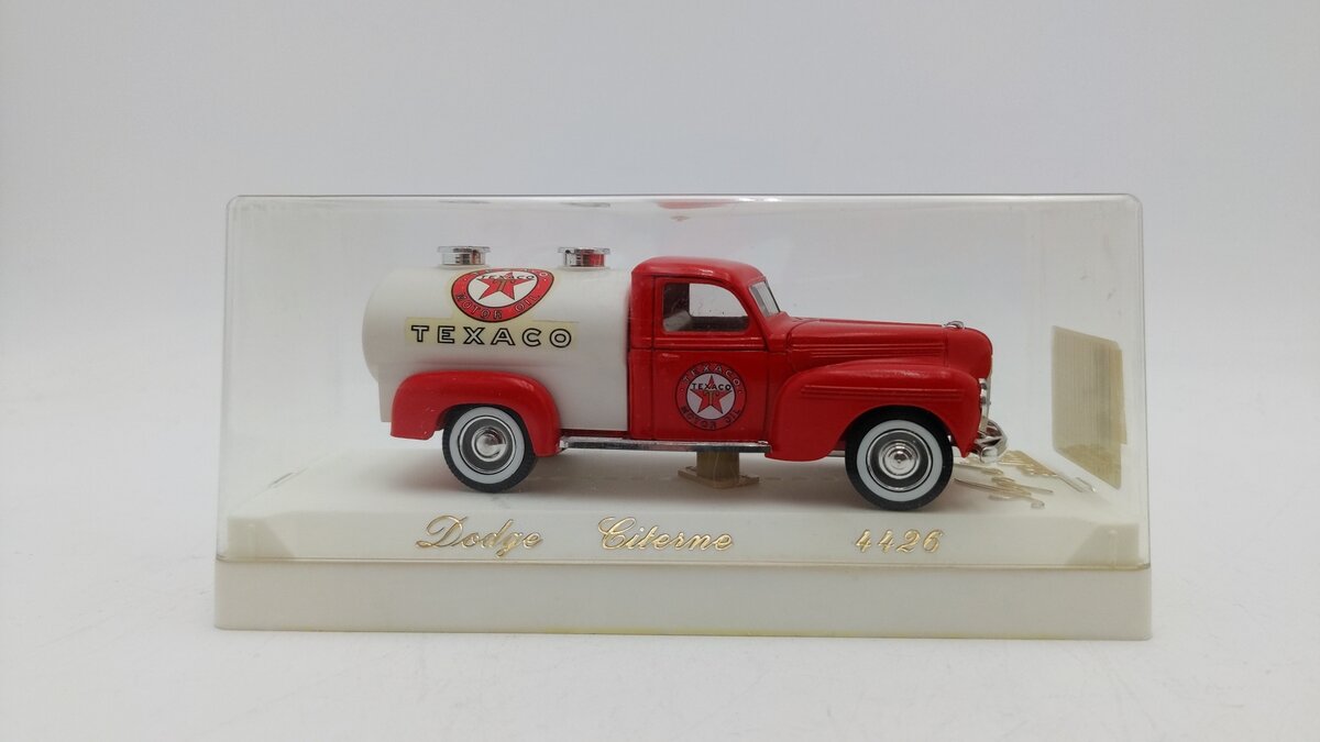 Solido 4426 1:43 Scale Age D'Or Red & White Texaco Dodge Citerne Tanker W/Case EX/Box
