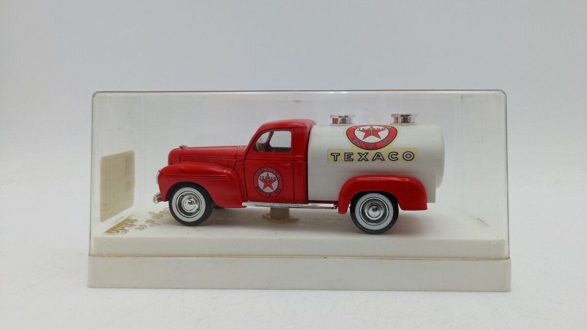 Solido 4426 1:43 Scale Age D'Or Red & White Texaco Dodge Citerne Tanker W/Case EX/Box