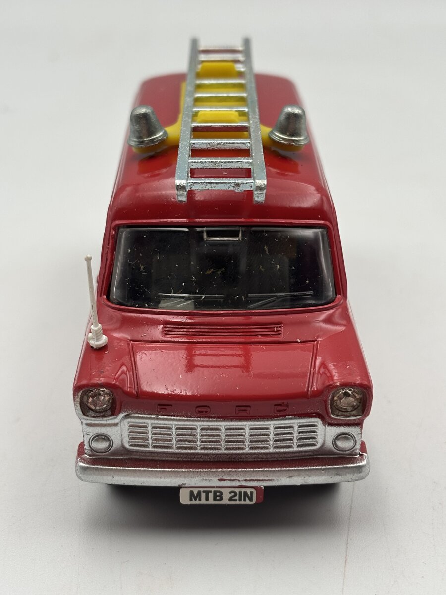 Dinky 271 1:43 Ford Transit Fire Appliance LN/Box