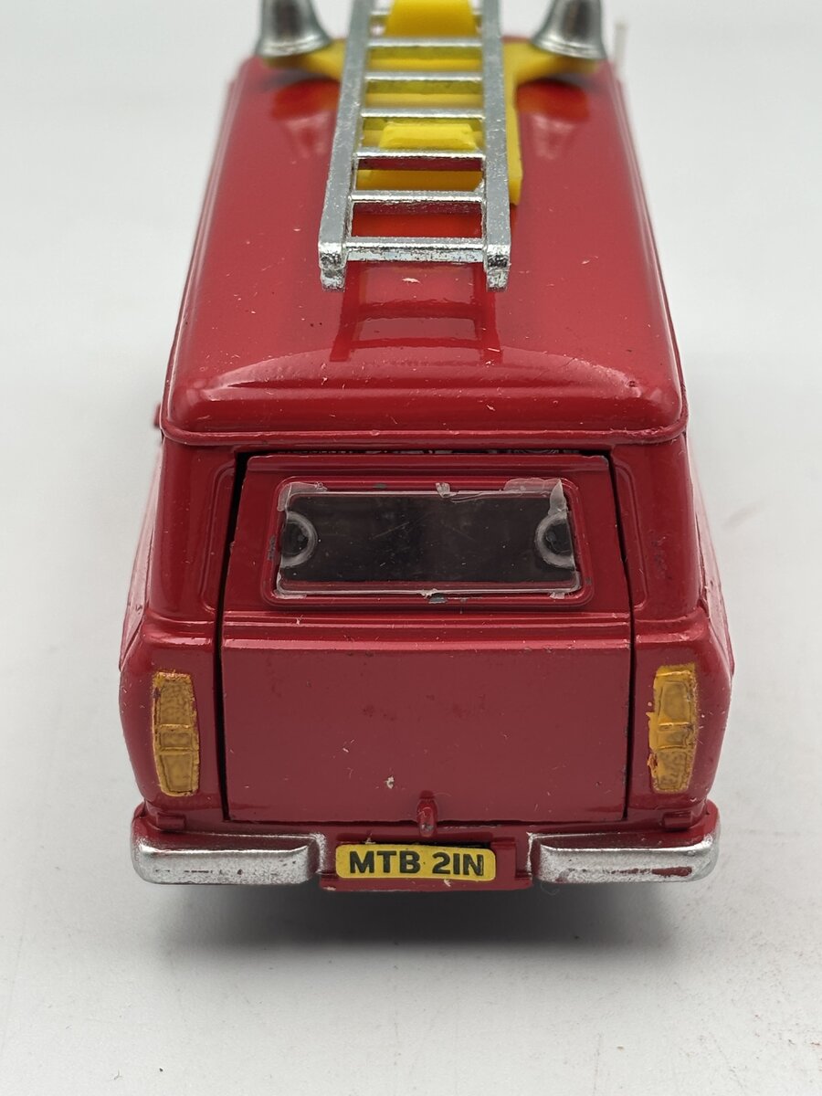 Dinky 271 1:43 Ford Transit Fire Appliance LN/Box