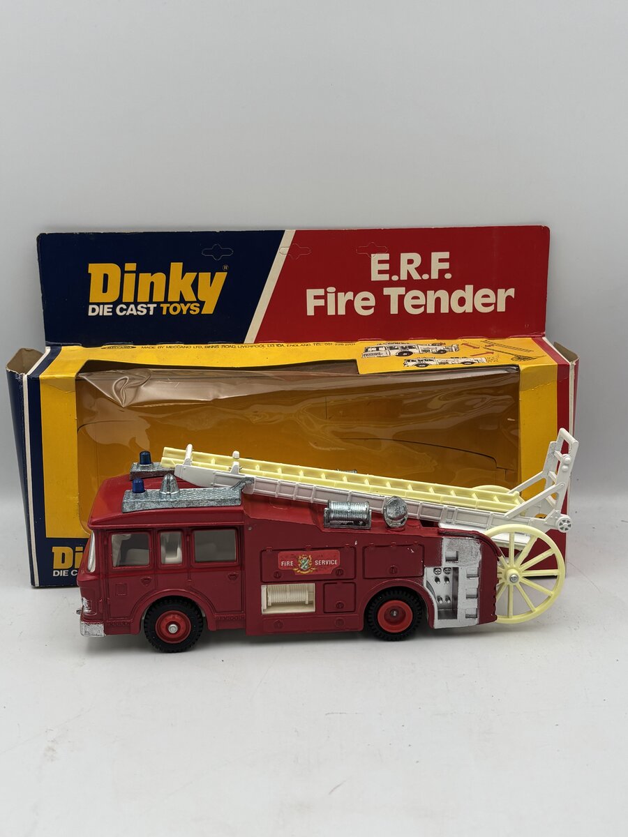 Dinky 266 1:43 E.R.F. Fire tender EX/Box