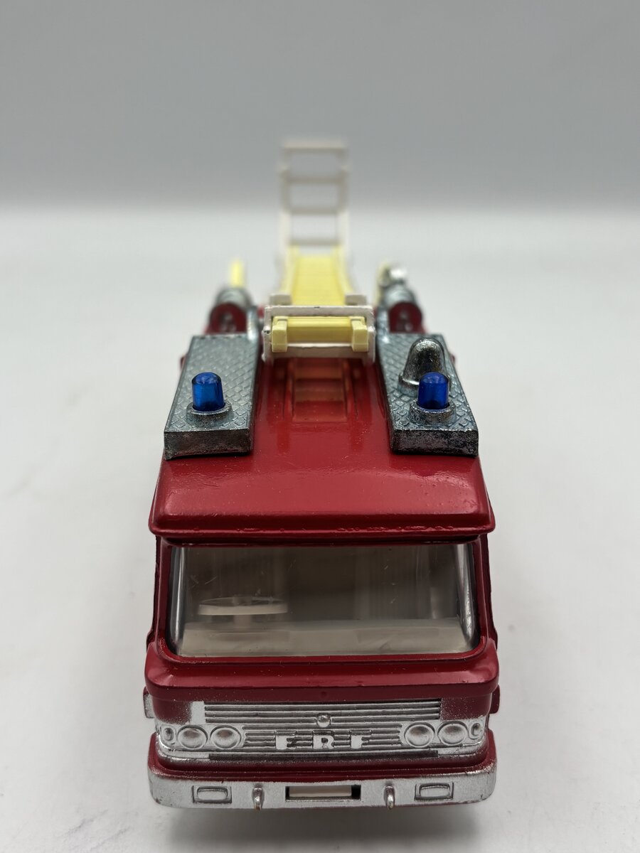 Dinky 266 1:43 E.R.F. Fire tender EX/Box