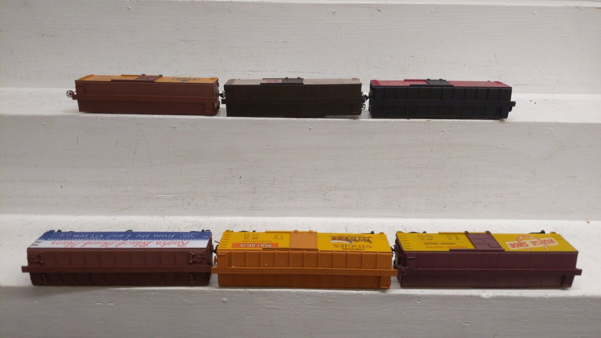 HO Scale Assorted Freight Cars: 129, 428, 92, 12, 203, 94 [6] VG