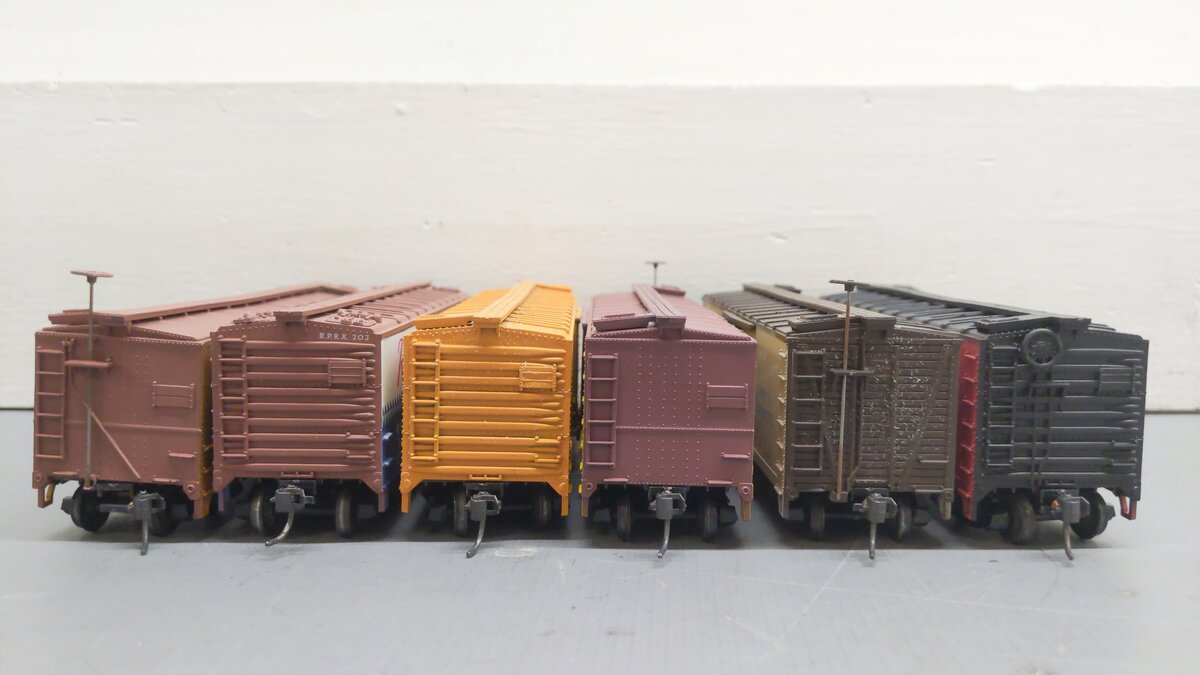 HO Scale Assorted Freight Cars: 129, 428, 92, 12, 203, 94 [6] VG
