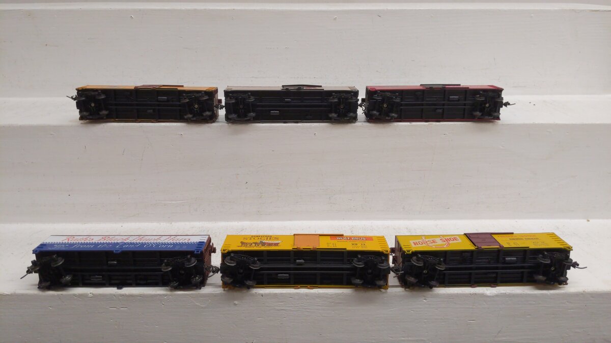 HO Scale Assorted Freight Cars: 129, 428, 92, 12, 203, 94 [6] VG