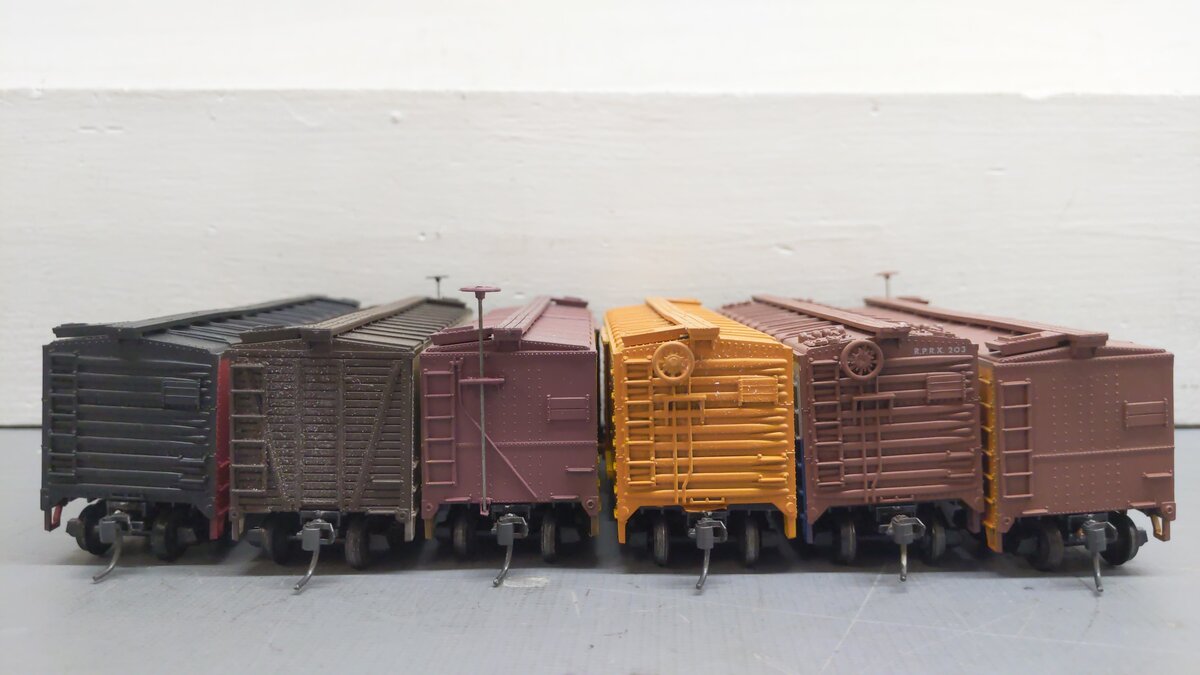HO Scale Assorted Freight Cars: 129, 428, 92, 12, 203, 94 [6] VG