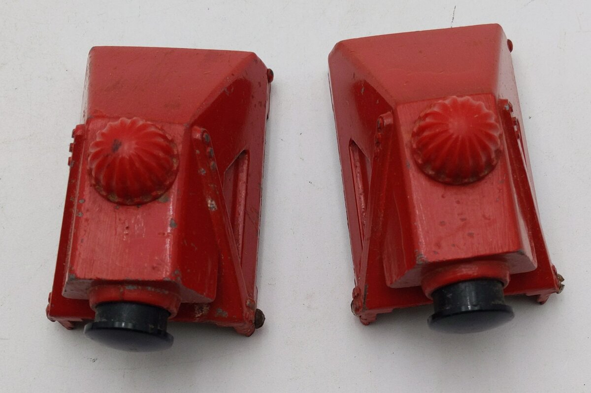 Lionel O Gauge Assorted Accessories and switch # 260,252,394,022 [4] VG