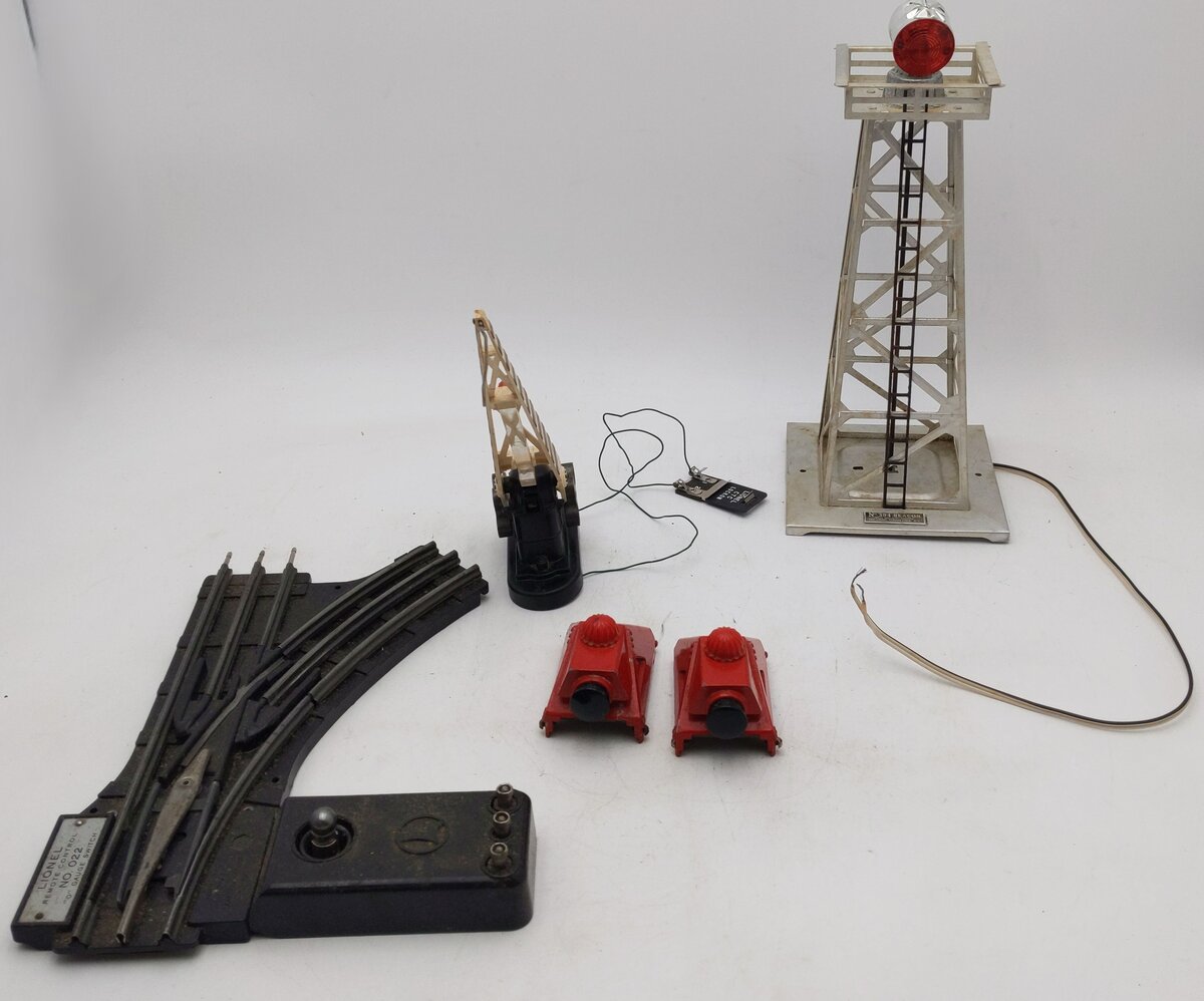 Lionel O Gauge Assorted Accessories and switch # 260,252,394,022 [4] VG