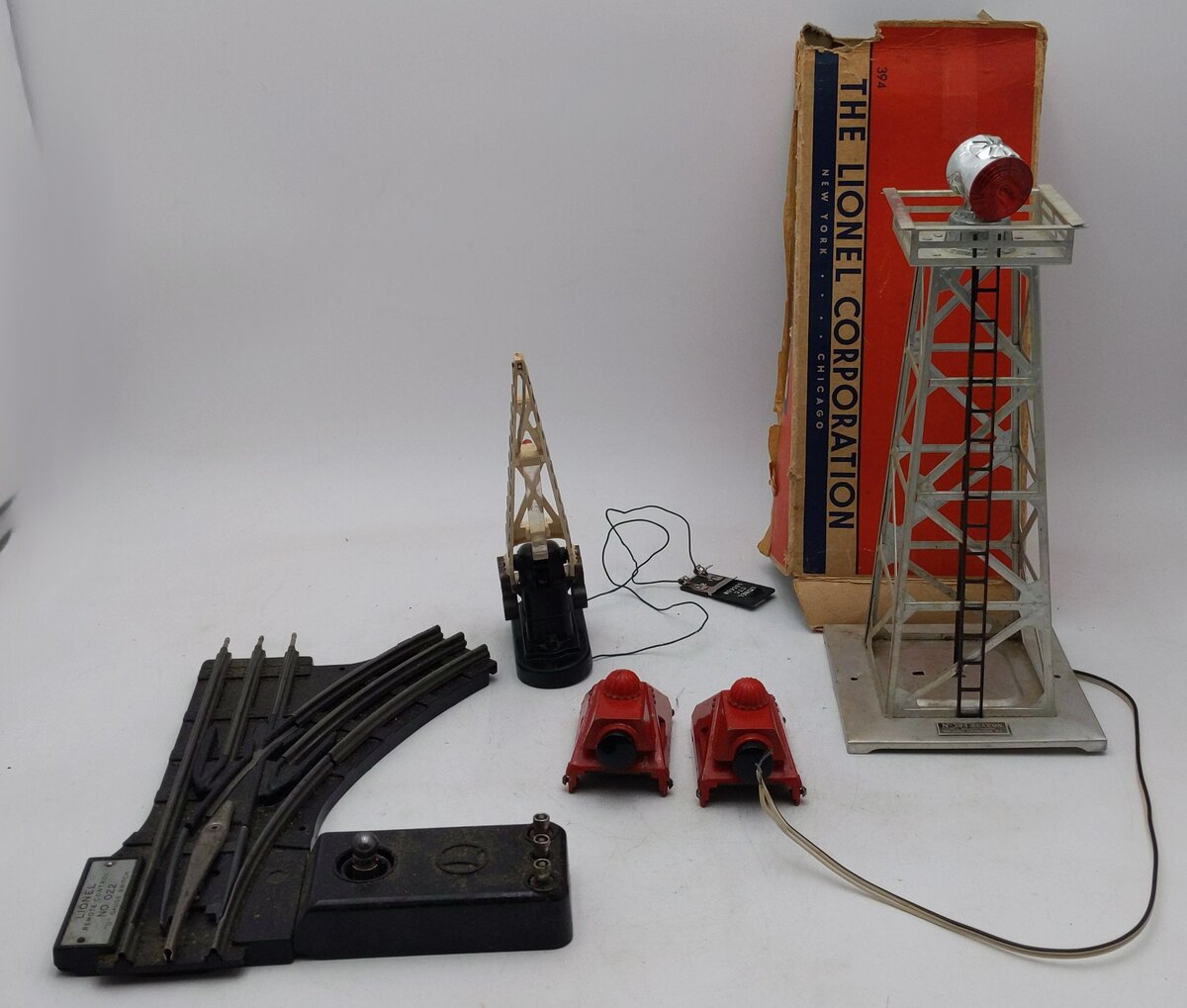 Lionel O Gauge Assorted Accessories and switch # 260,252,394,022 [4] VG