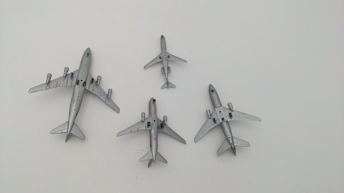 Schabak Modell 914/9 1:600 Scale Souvenir Airport Set 4 Planes Diecast(Set of 4) EX/Box