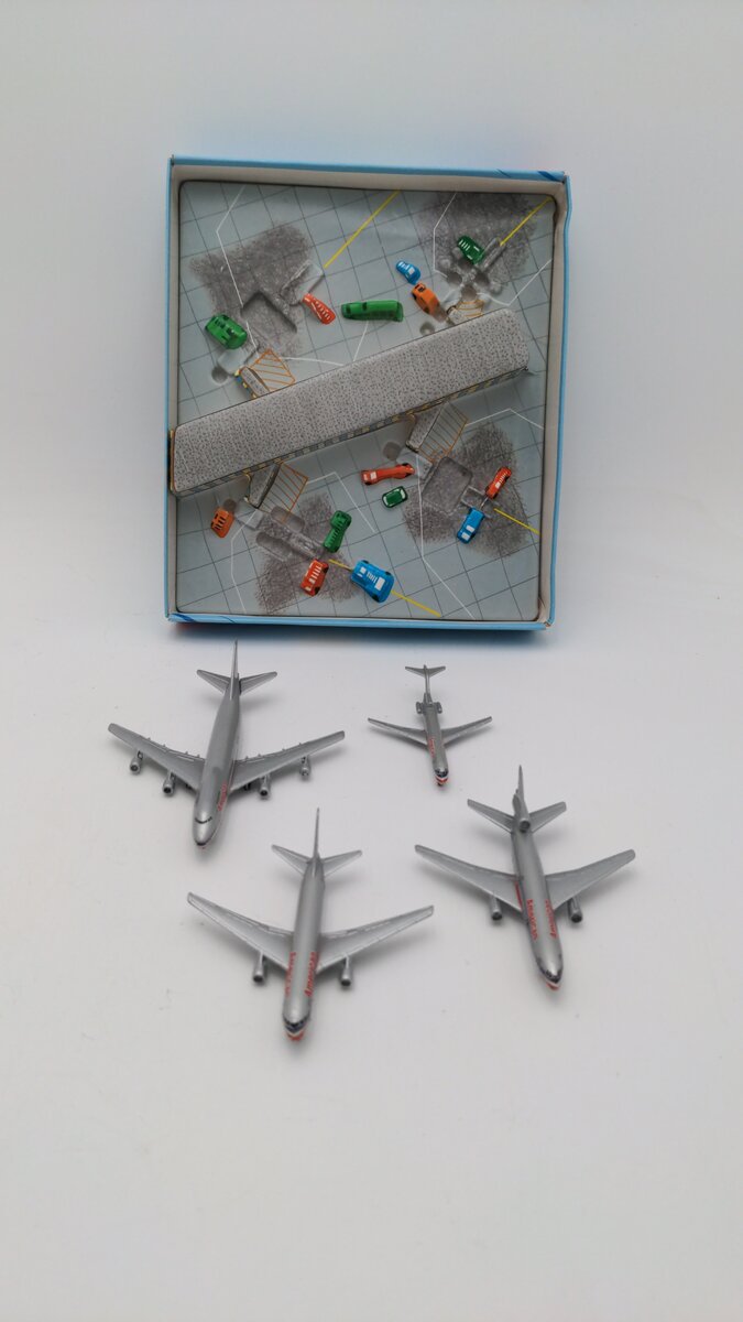 Schabak Modell 914/9 1:600 Scale Souvenir Airport Set 4 Planes Diecast(Set of 4) EX/Box