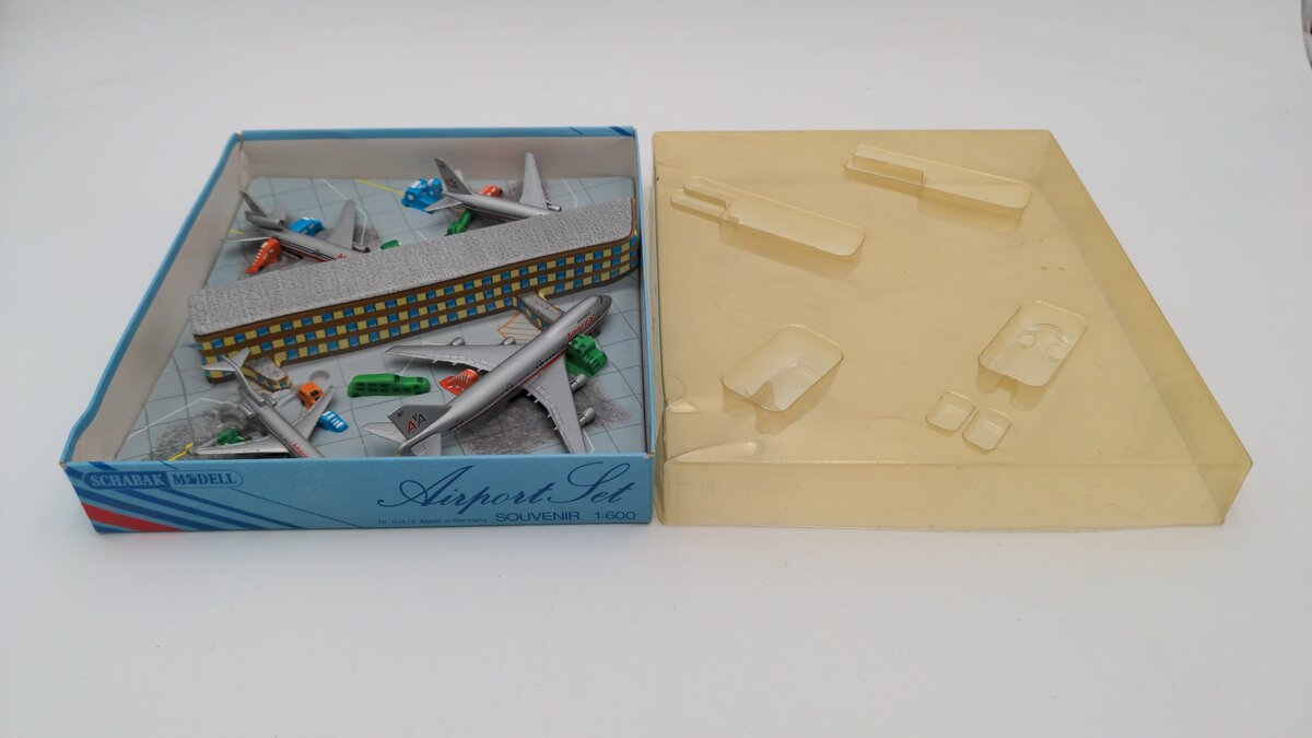 Schabak Modell 914/9 1:600 Scale Souvenir Airport Set 4 Planes Diecast(Set of 4) EX/Box