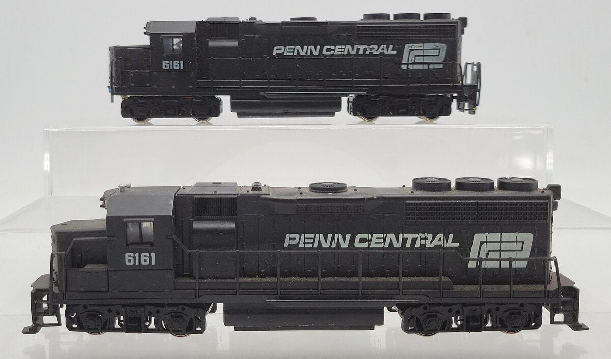 Bachmann HO Penn Central GP40 Powered/Un-Powered Diesel Locomotive #6161 [2] EX