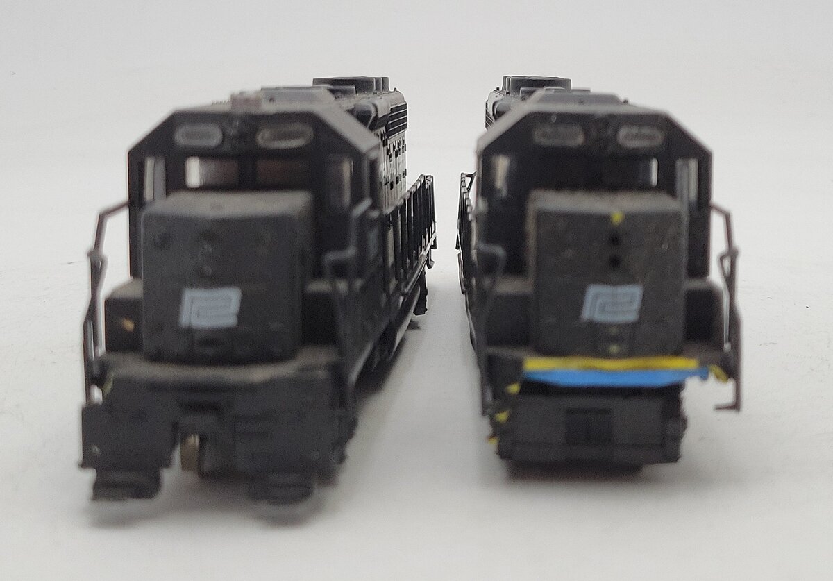Bachmann HO Penn Central GP40 Powered/Un-Powered Diesel Locomotive #6161 [2] EX