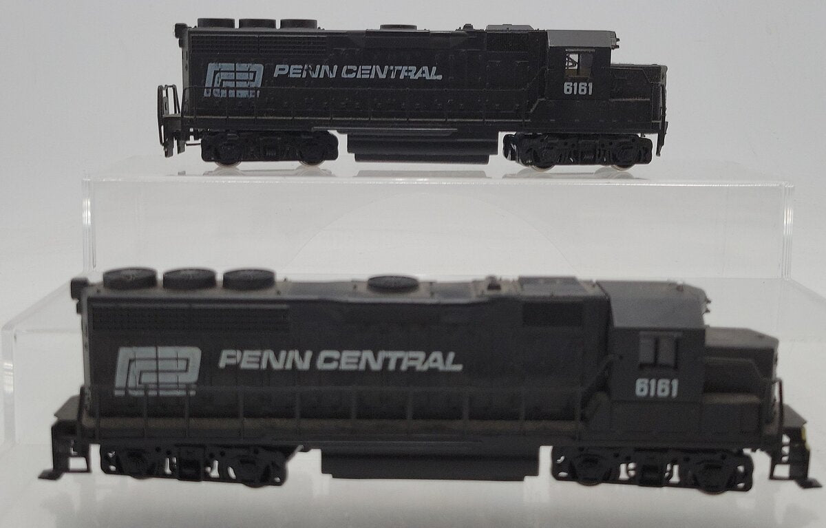 Bachmann HO Penn Central GP40 Powered/Un-Powered Diesel Locomotive #6161 [2] EX