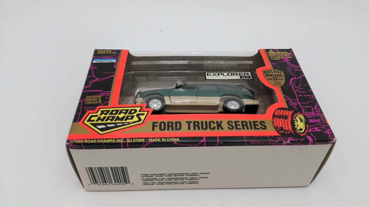 Road Champs 64205 1:43 Scale Ford Truck Series Green/Beige Ford Explorer XLT EX/Box