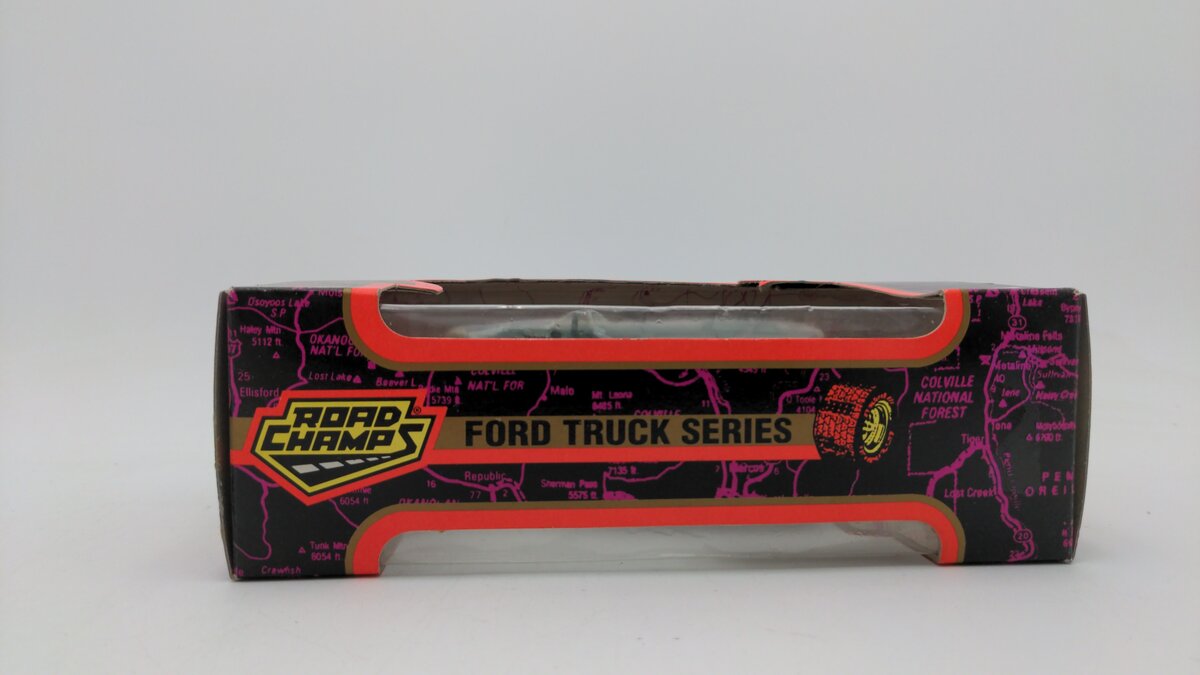 Road Champs 64205 1:43 Scale Ford Truck Series Green/Beige Ford Explorer XLT EX/Box