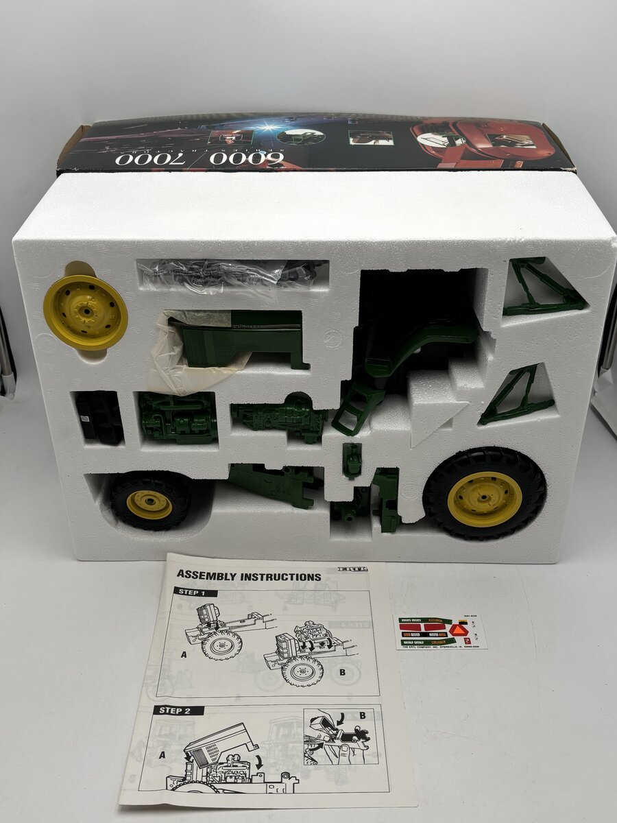 Ertl 1:16 John Deere 6000/7000 Series Tractor Kit NIB