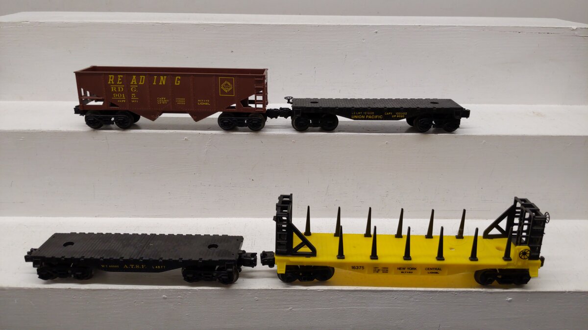 Lionel & Other O Gauge Assorted Freight Cars: 16357, 40000, 121800, 9015 [4] VG