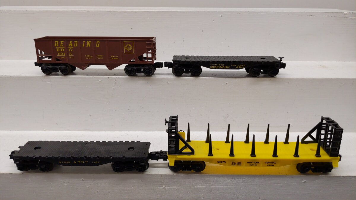 Lionel & Other O Gauge Assorted Freight Cars: 16357, 40000, 121800, 9015 [4] VG