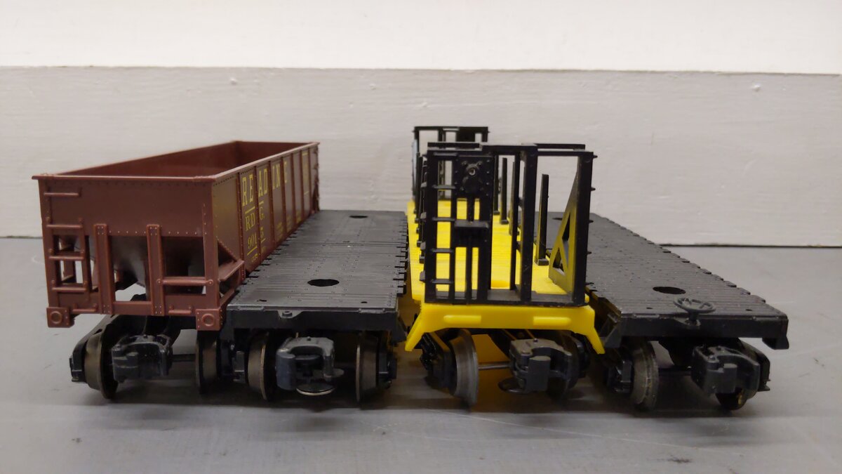 Lionel & Other O Gauge Assorted Freight Cars: 16357, 40000, 121800, 9015 [4] VG
