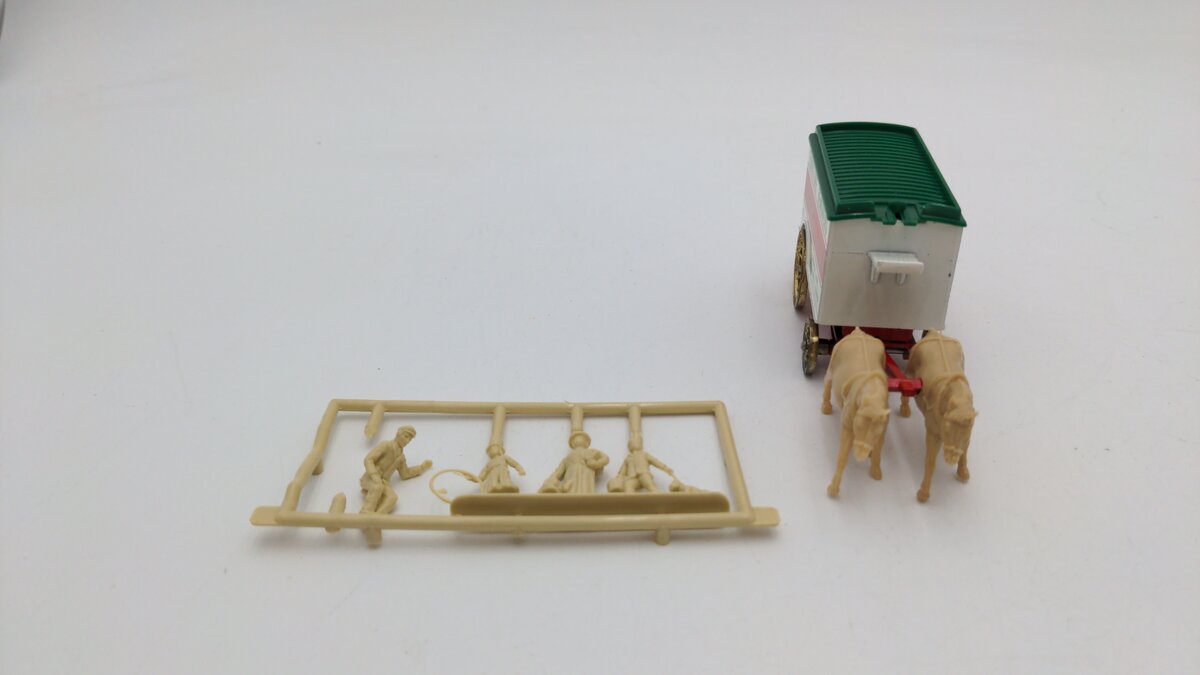 Lledo Models of Days Gone Turnbull & Co. Removers Horse Drawn Wagon W/4 Figures EX/Box