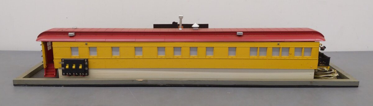 USA Trains R1940D G Operating Dog House Diner w/Smoking Chimney and Lights VG