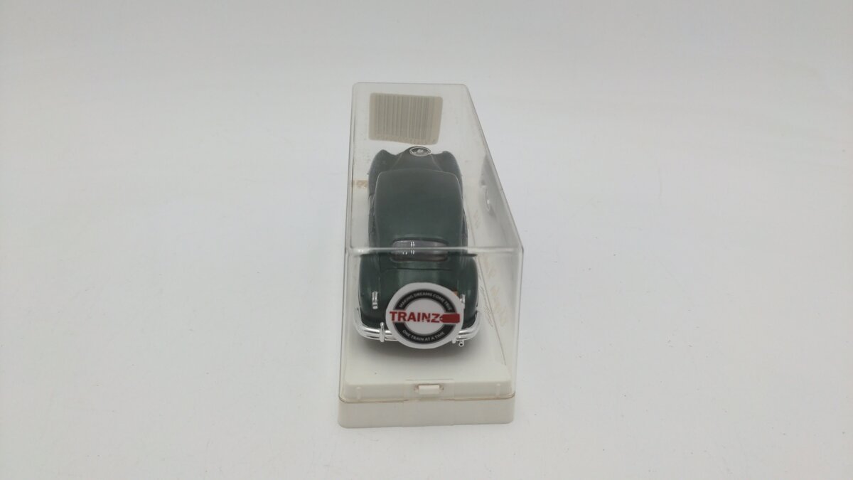 Solido 04513 1:43 Scale Age D'Or Deep Green Chrysler Windsor Die Cast W/Display EX/Box