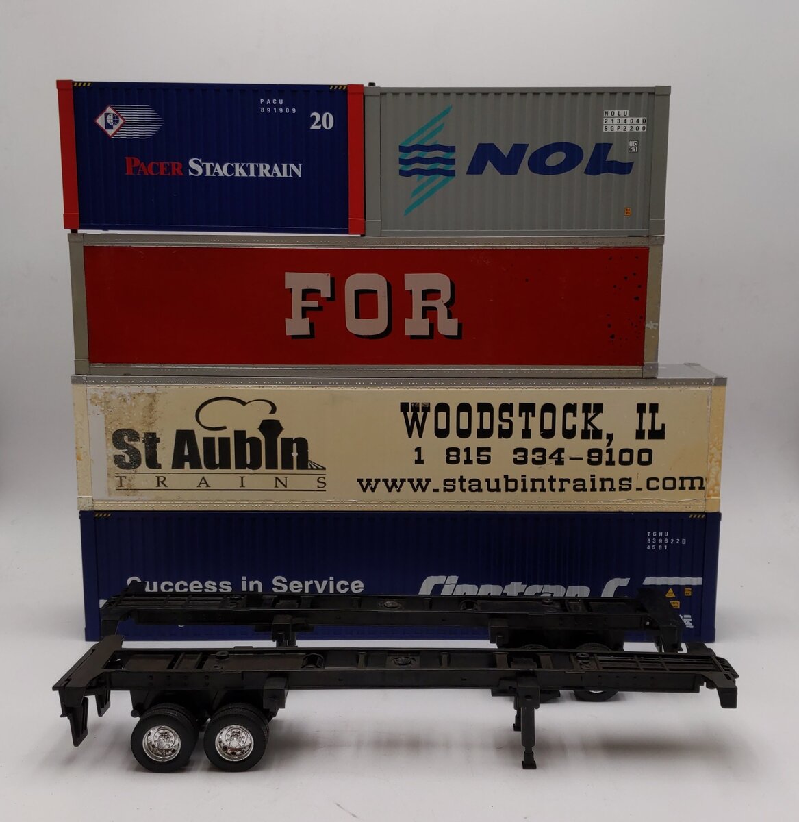 Walthers HO Containers [5] with Flat Panel and [2] Flatbed Semi-Tailer LN