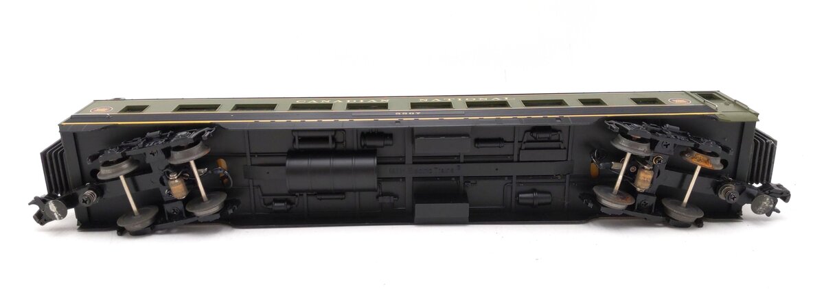 MTH 30-6768 O Canadian National 60' Streamlined ABS Coach Car #5567 VG