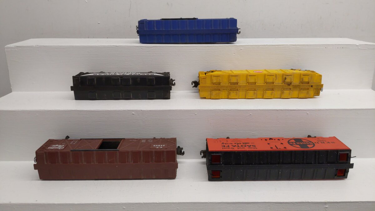 Lionel & Other O Gauge Assorted Train Cars [5] EX