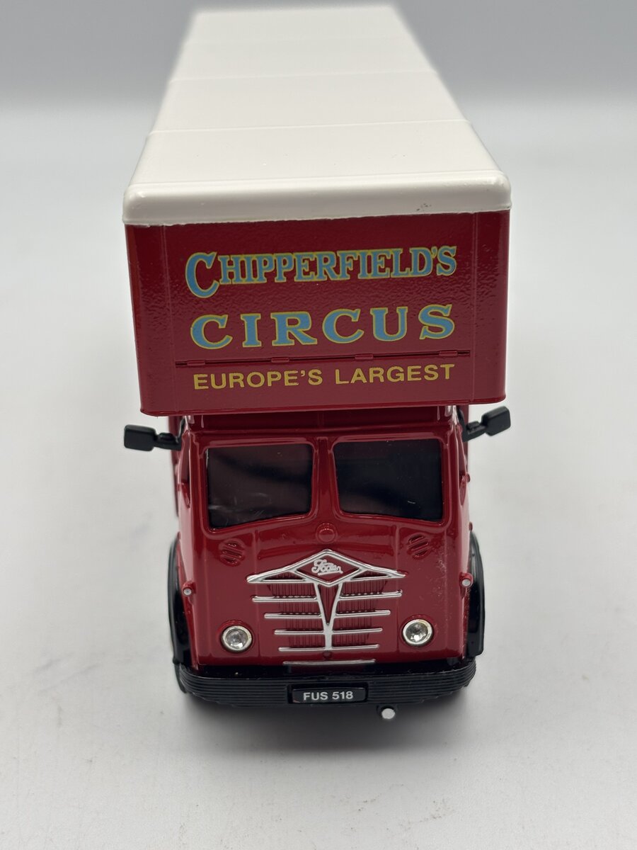 Corgi 97888 1:50 Chipperfields Foden Closed Pole Truck with Caravan  EX/Box